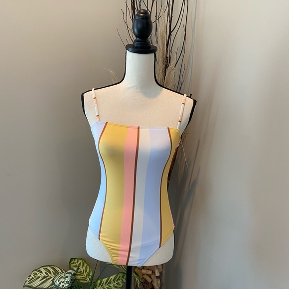 Billabong Other - ✨Billabong (NWT) Feeling Sunny One Piece Swim M✨